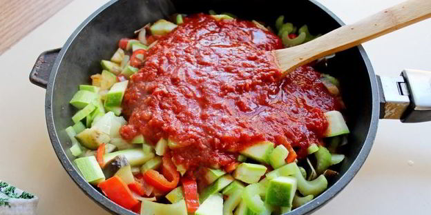 нут с овощами и фрикадельками