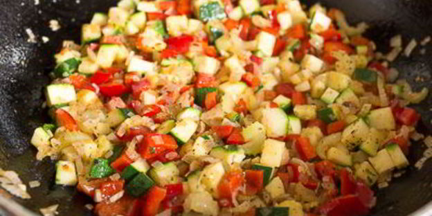 паста с фрикадельками и овощами