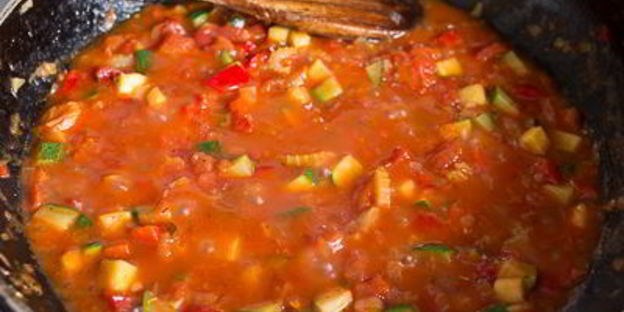 паста с фрикадельками и овощами