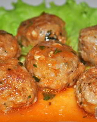 Пикантные фрикадельки в соусе