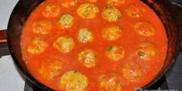 рыбные фрикадельки в томатном соусе