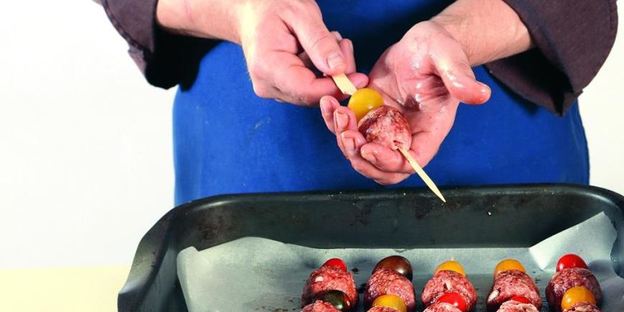 шашлычки с фрикадельками в соусе терияки