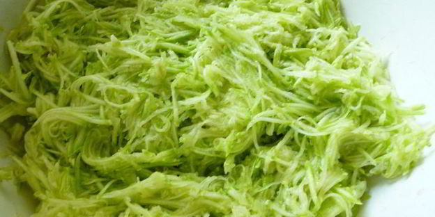 спаржевая фасоль с фрикадельками в пикантном соусе