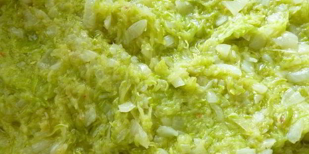 спаржевая фасоль с фрикадельками в пикантном соусе