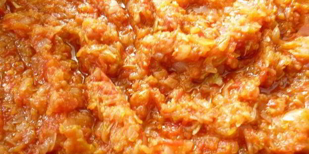 спаржевая фасоль с фрикадельками в пикантном соусе