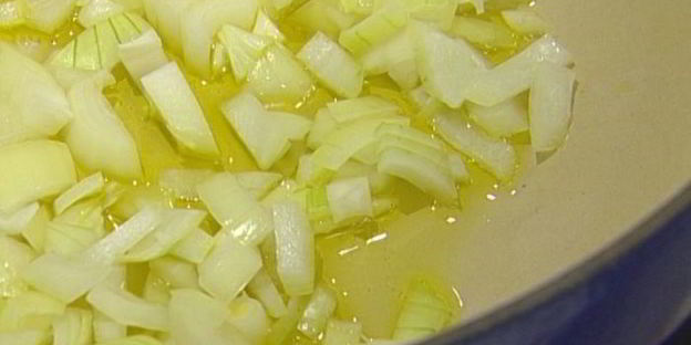 бурый рис с грибами и зеленым горошком