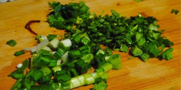 чечевица с луком и помидорами