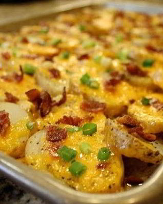 Картофель с беконом под сыром