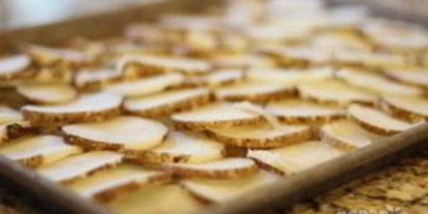 картофель с беконом под сыром