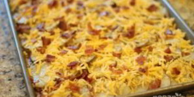 картофель с беконом под сыром