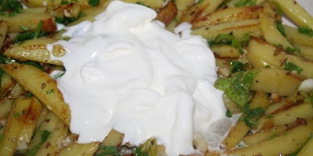 картофель с грецким орехом, кинзой и чесноком