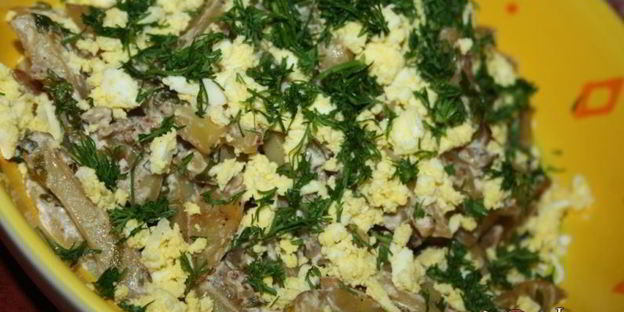 картофель с грецким орехом, кинзой и чесноком