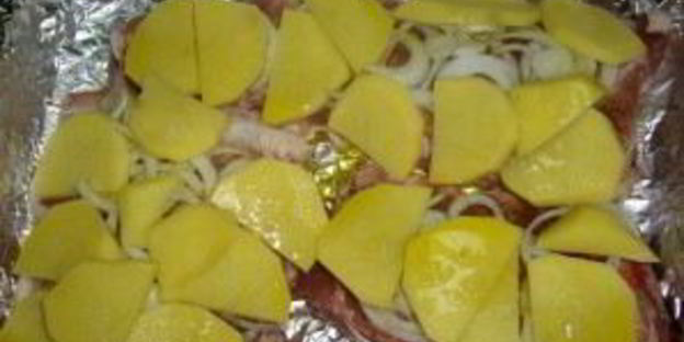 картофель с ребрышками в духовке
