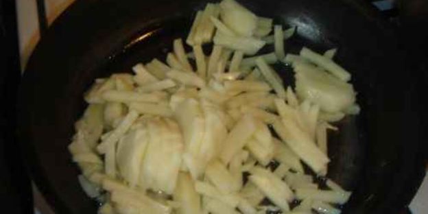 картофель жареный с помидорами