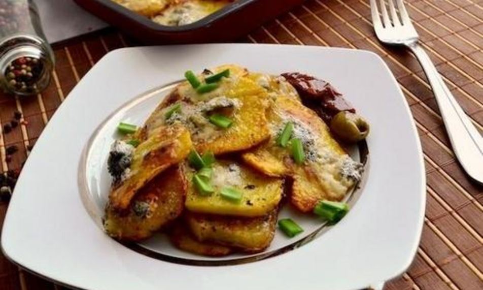Рецепт хрустящего картофеля с сыром горгонзола