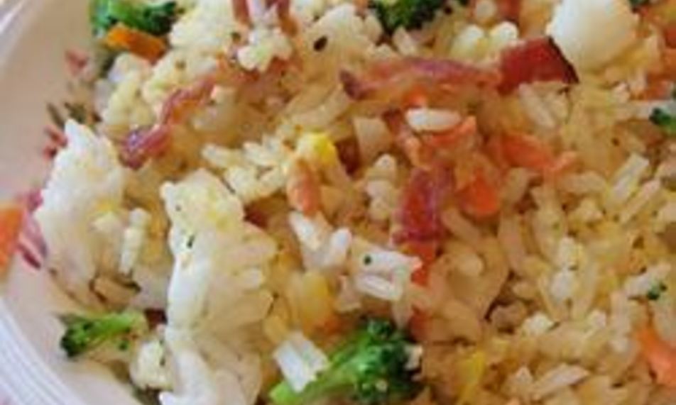 Рецепт китайского жареного риса с овощами и беконом