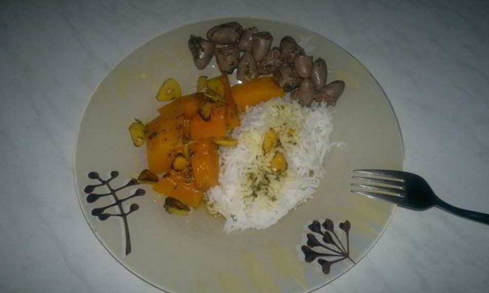 Рецепт куриные сердечки в белом винном уксусе и белый рис с острой чесночной тыквой