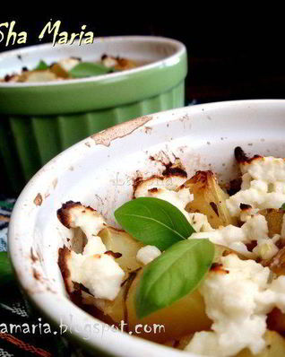 Молодой картофель с легкой фетой и базиликом