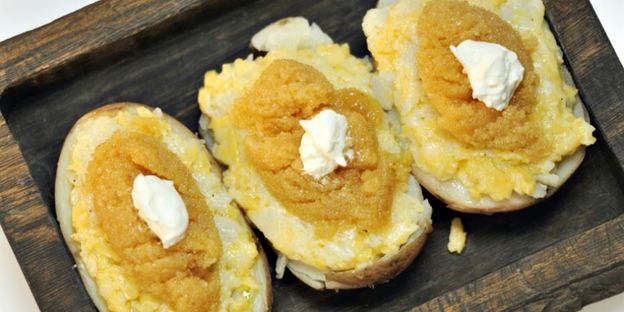 нежный картофель с щучьей икрой