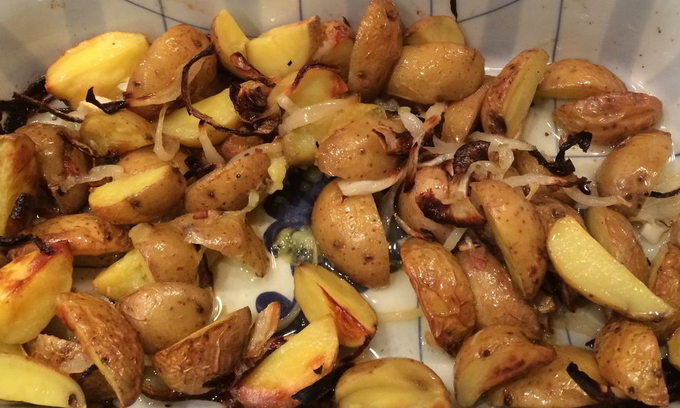 Рецепт печеного молодой картофель с карамелизованным луком и трюфельным маслом