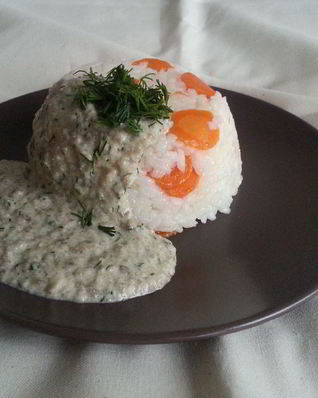 Рис с морковью под грибным соусом