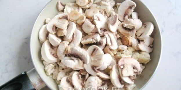 рис с шампиньонами и рубленой курицей