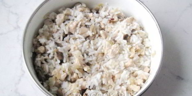 рис с шампиньонами и рубленой курицей