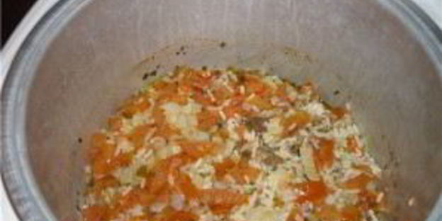 рис с тушенкой в мультиварке