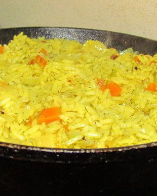 Рис в сковородке