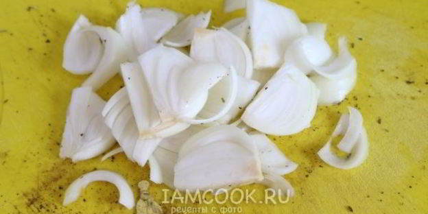 жареная картошка с луком на сковороде