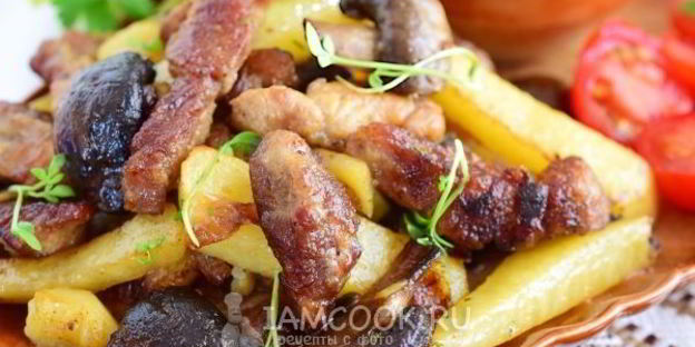 жареная картошка с мясом и грибами