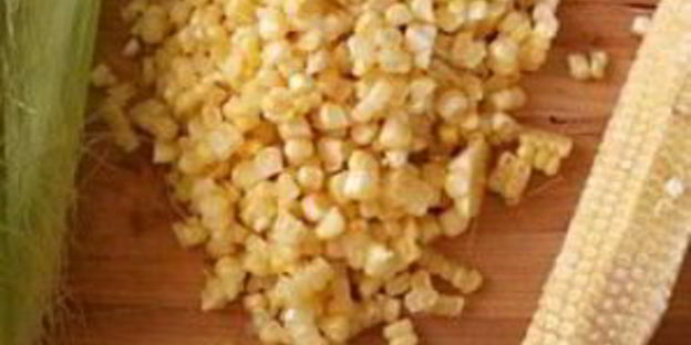 жареный картофель с кукурузой и яйцом