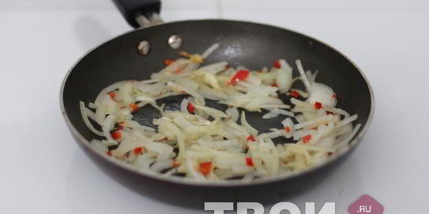 жареный рис с фасолью и грибами