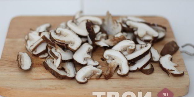 жареный рис с фасолью и грибами