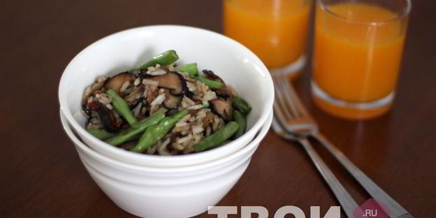 жареный рис с фасолью и грибами