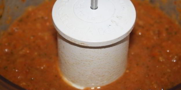 долма в мультиварке в овощном соусе