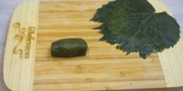 долма в виноградных листьях