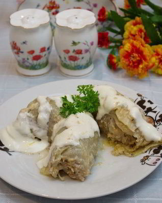Голубцы под сметанным соусом