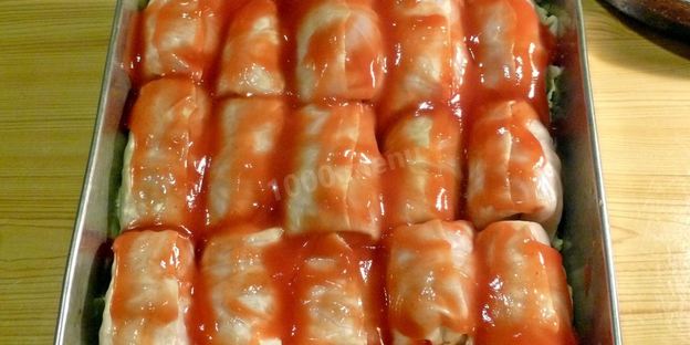 голубцы в духовке в томатном соусе