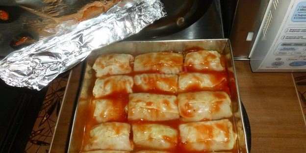 голубцы в духовке в томатном соусе