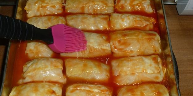 голубцы в духовке в томатном соусе