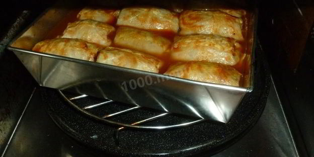 голубцы в духовке в томатном соусе