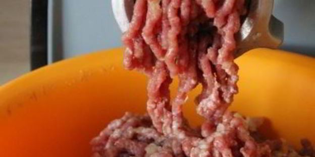 летние голубцы, запеченные в сметанно-томатном соусе