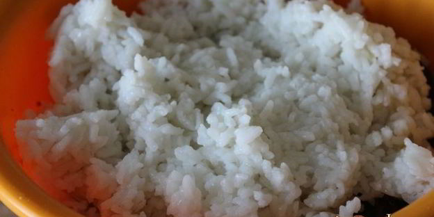 летние голубцы, запеченные в сметанно-томатном соусе