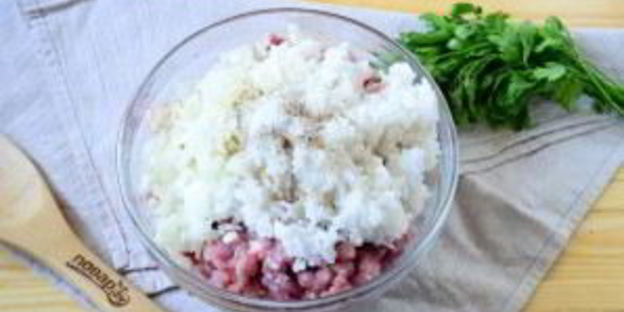 запеченные голубцы в сметане и кетчупе