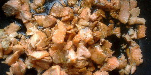 гречневая лапша с семгой и авокадо