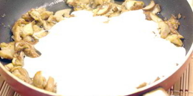 белые грибы в сметанном соусе