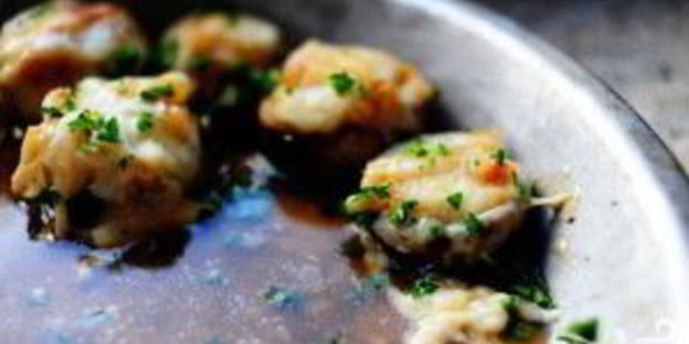 фаршированные грибы с луком