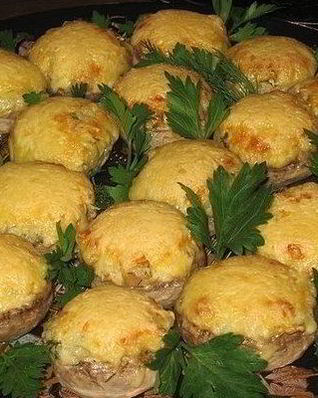 Фаршированные шампиньоны с сыром и сметаной