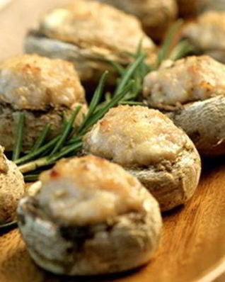 Фаршированные шампиньоны с сыром в сметанном соусе